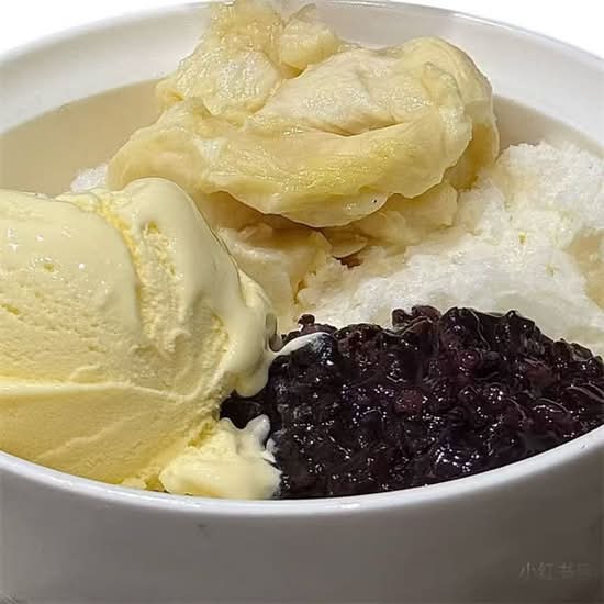 榴莲白雪黑糯（冷） Durian and Black Sticky Rice with Milk Shave (C)